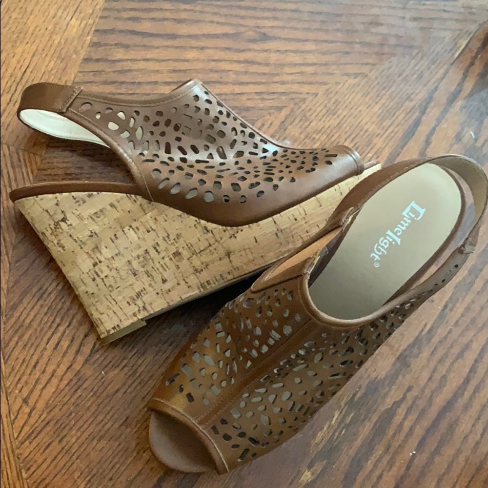 Brown wedge